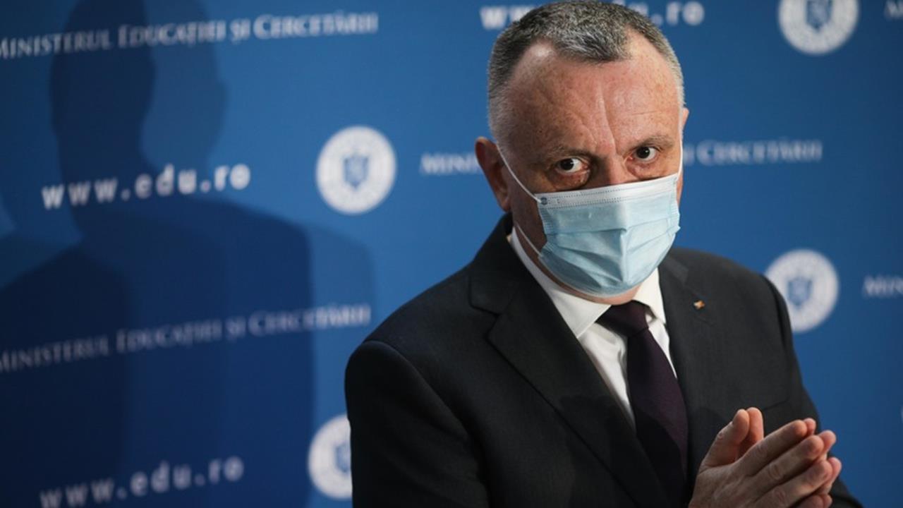 Ministrul Educaţiei a anunţat că s-au vaccinat 5% dintre elevii cu vârsta între 12 – 15 ani şi peste 20% din categoria de vârstă 16 – 19 ani