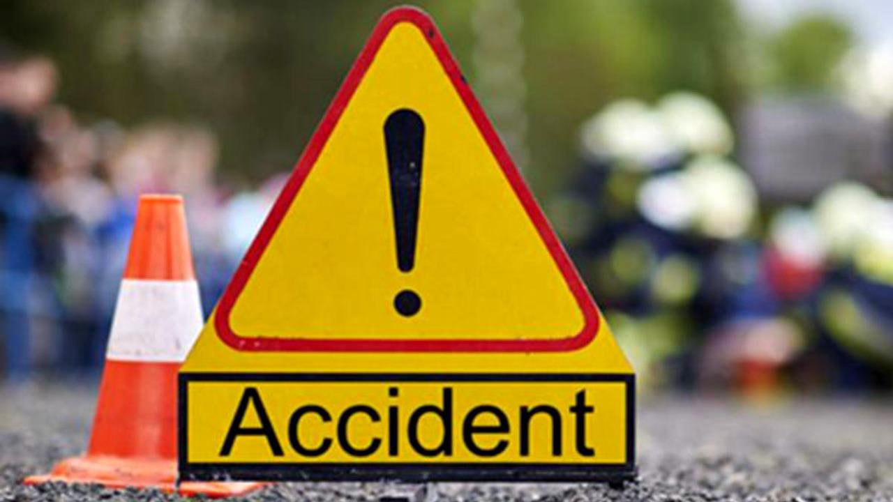 Pasagerul unei mașini a murit, iar șoferul beat a fugit de la locul accidetului
