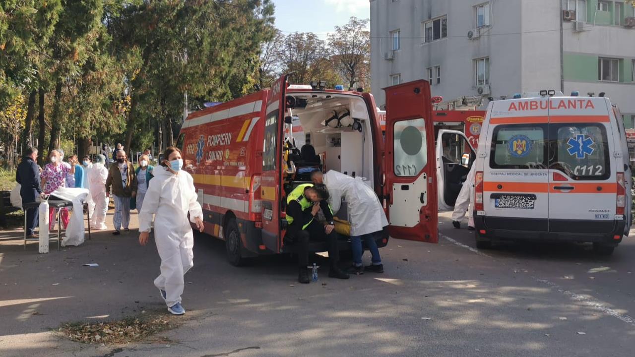 INCENDIUL DE LA INFECȚIOASE. Șefa Secției ATI, resuscitată după ce a inhalat foarte mult fum 