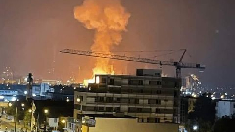 Explozie, urmată de un incendiu puternic la Combinatul chimic Azomureș. VIDEO