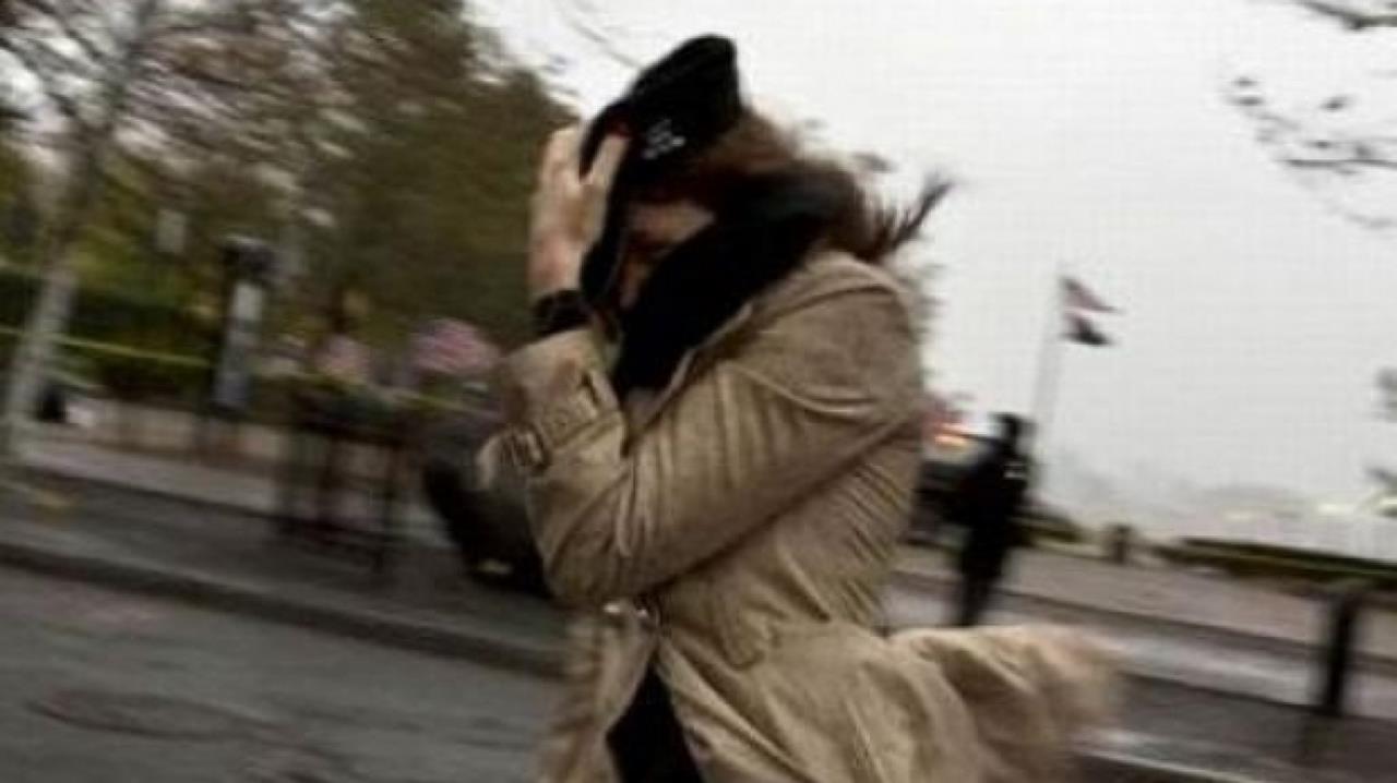 AVERTIZARE METEO. Coduri portocaliu și galben de vânt puternic în mai multe zone din țară: rafalele vor depăși 140 km/h. HARTĂ